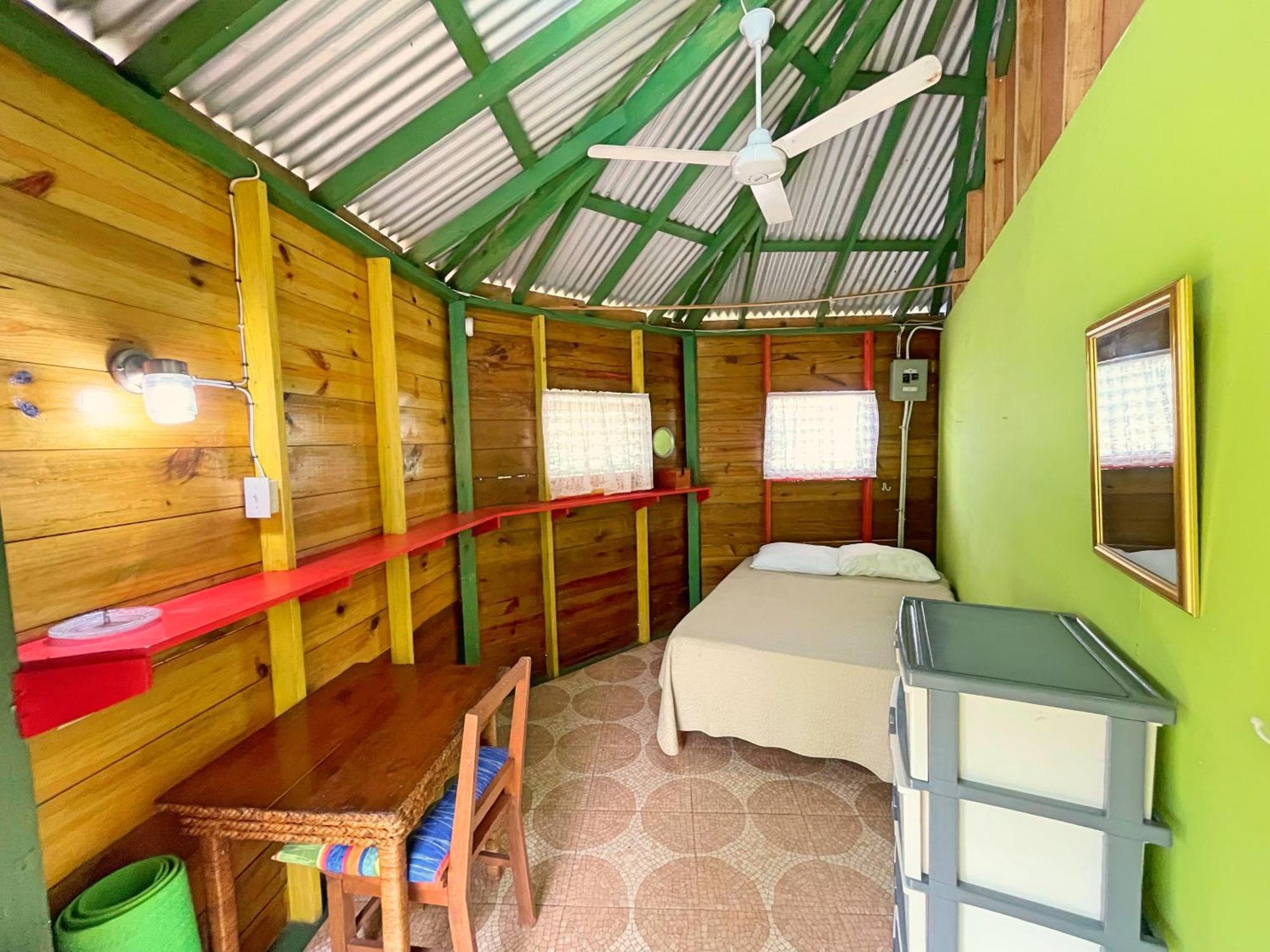Judy House 2 - Lewis Backpacker Hostel Little Bay 客房 照片